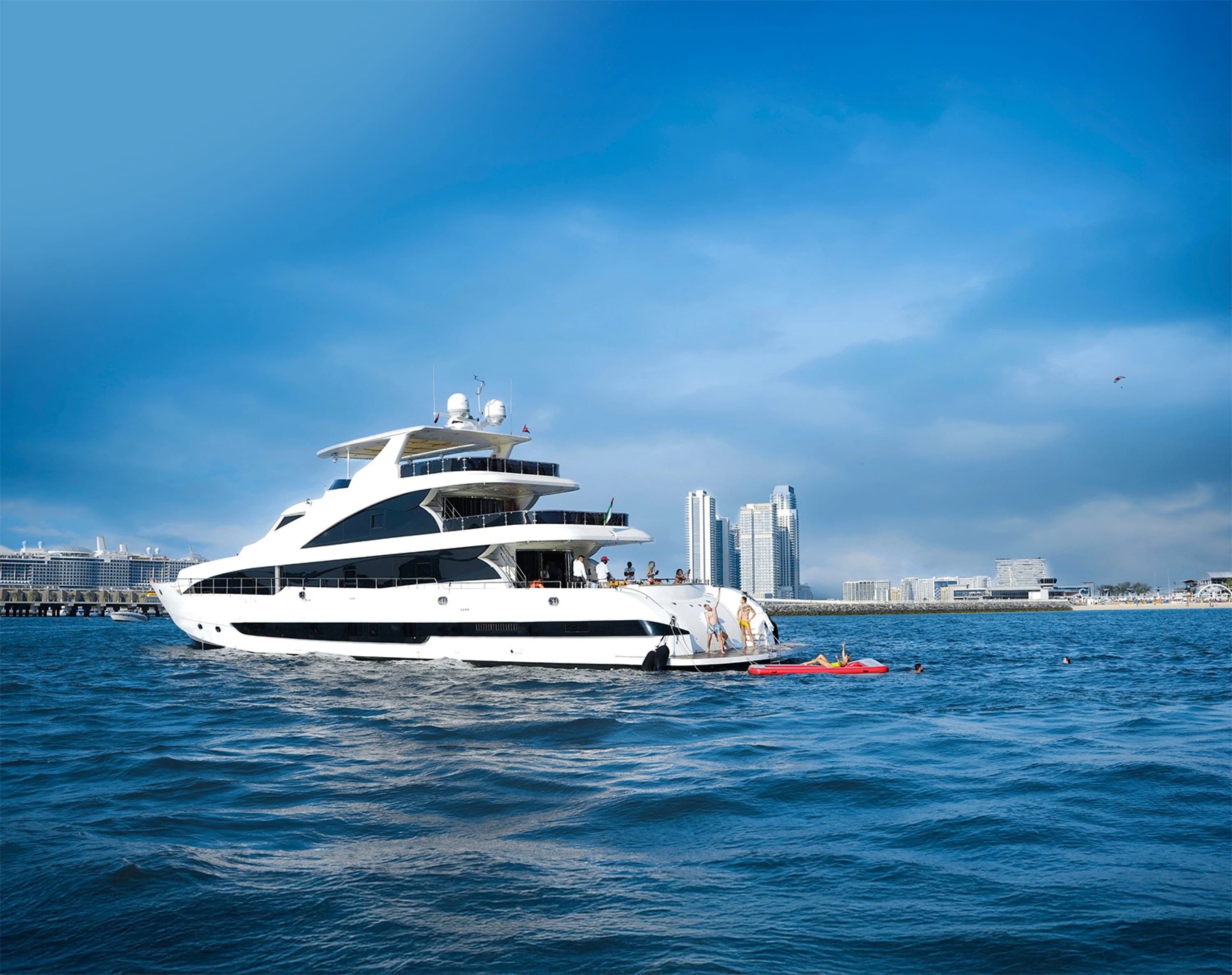 Luxury yacht charter in Dubai waters