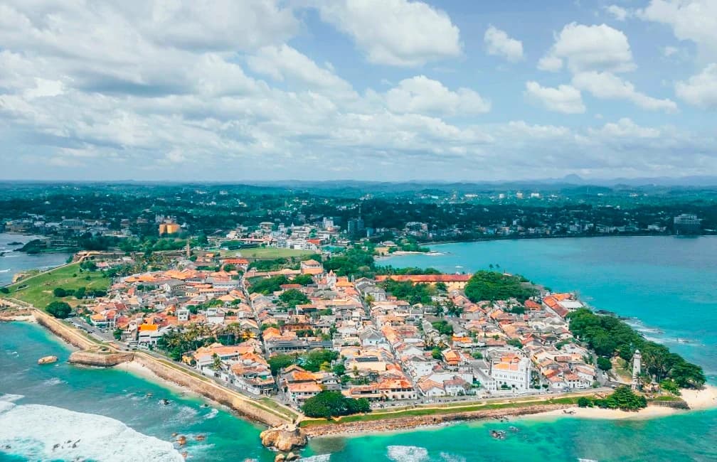 Sri Lanka travel experiences featuring heritage sites, beaches, and lush hill country