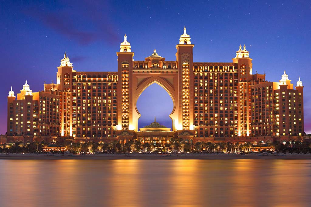 Image of Atlantis the Palm hotel in Dubai, a 5-star hotel located in the center of Palm Jumeirah’s crescent